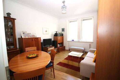 Wohnzimmer - 3 Zimmer Etagenwohnung zum Kaufen in Stuttgart