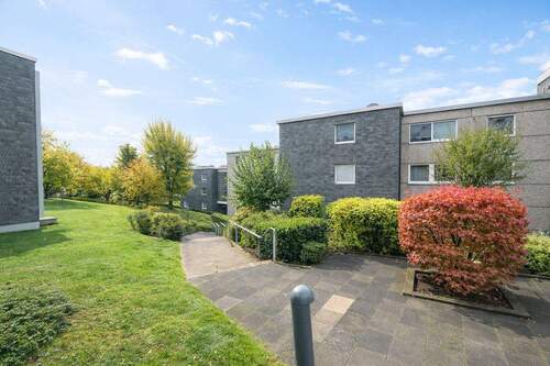 Außenansicht - Vermietete 2-Zimmer-Wohnung mit Balkon und separater Küche - Hochparterre -