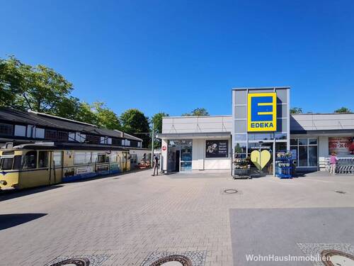 EDEKA-Markt in ca. 1,5 km Entfernung - 