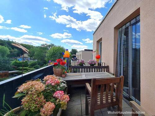 Dachgeschosswohnung in schöner Wohnanlage - Dachgeschosswohnung mit Wasserausblick