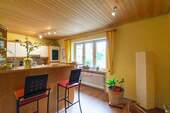 Küche und Theke im Erdgeschoss - 