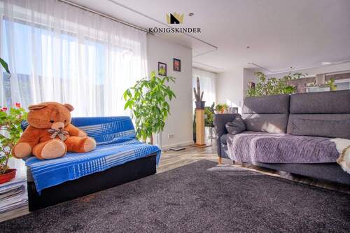 Wohnbereich mit großer Fensterfläche - 