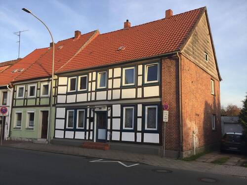 Vorderansicht Straße - 9 Zimmer Einfamilienhaus zum Kaufen in Lüchow