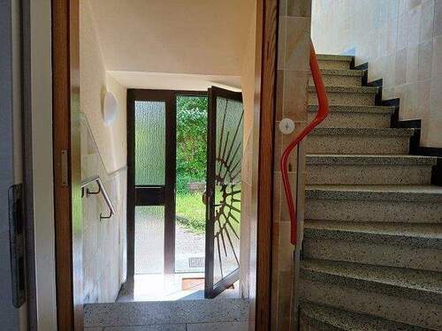 Hauseingang - 9 Zimmer Mehrfamilienhaus, Wohnhaus in Waiblingen Hohenacker