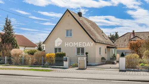 Außenansicht 1 - EFH auf großzügigem Grundstück mit EBK, Garage & Terrasse - leerstehend & bereit für Ihre Ideen