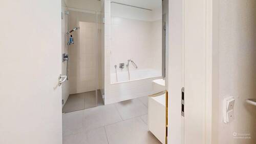 Bathroom-Defurnished (1) - 