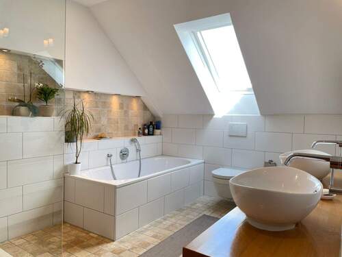 exklusives Vollbad im OG - KUMMERFELD: COURTAGEFREI + MODERNISIERT
