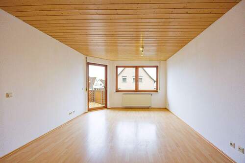 Wohnzimmer - 2 Zimmer Etagenwohnung zum Kaufen in Bietigheim-Bissingen