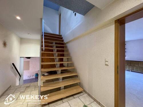 Hausflur & Treppe - 6 Zimmer Reihenmittelhaus zum Kaufen in Kölleda