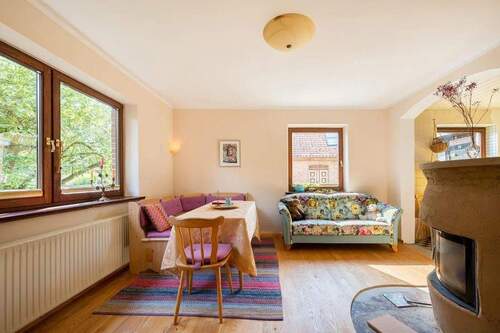 EG Zimmer 1 mit Ofen - 6 Zimmer Einfamilienhaus in Bleckede