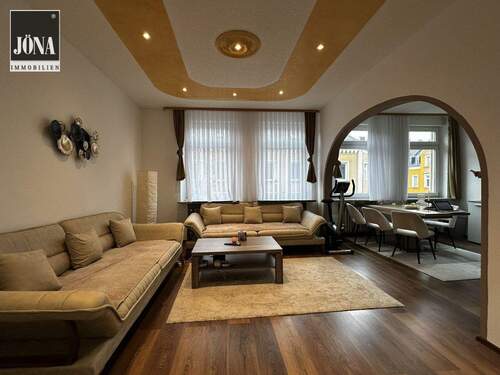 Wohnzimmer - Stadtwohnung in zentraler Lage - 179.000,00&nbsp;EUR Kaufpreis, ca.&nbsp; 114,00&nbsp;m&sup2;&nbsp;Wohnfl&auml;che