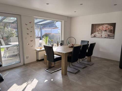 Essbereich mit Blick in Garten - 