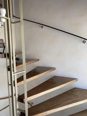 Treppenhaus - Mehrfamilienhaus, Wohnhaus mit 195,40 m&sup2; in Erkenbrechtsweiler zum Kaufen