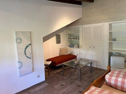 Schlafzimmer 1 im DG - 8 Zimmer Mehrfamilienhaus, Wohnhaus zum Kaufen in Schönbrunn-Allemühl