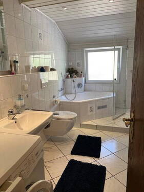 Badezimmer im 1. OG - 