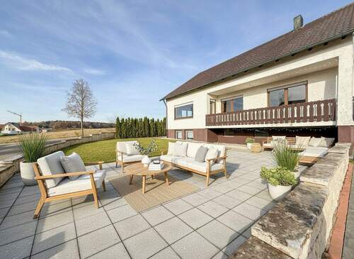 geräumige Grünflächen mit Einrichtungsbeispiel - 5 Zimmer Einfamilienhaus zum Kaufen in Marktoffingen / Minderoffingen