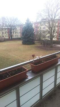 Blick vom Balkon ins Grüne - Schöne helle 2 Zimmer Eigentumswohnung mit Balkon in Britz provisionsfrei