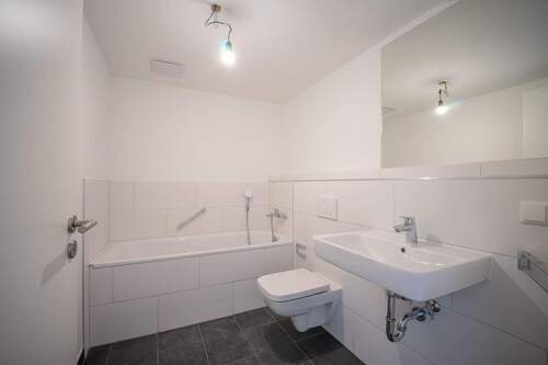 Badezimmer mit Wanne - 