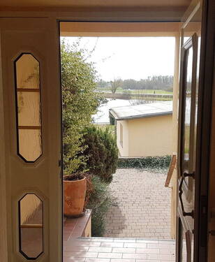 Blick auf Terrasse im Hof - 