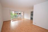 Wohnzimmer - Helle 2-Zimmerwohnung mit großem Balkon am Stadtrand von Köln