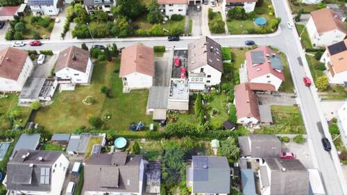 Luftaufnahme - 8 Zimmer Doppelhaushälfte zum Kaufen in Adelsdorf