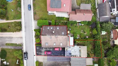 Luftaufnahme Grundstück - 8 Zimmer Doppelhaushälfte in Adelsdorf