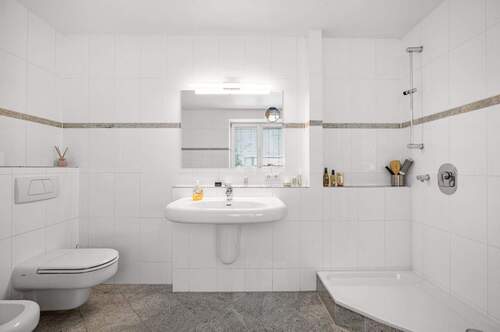 Vollbad im Hochparterre anderer Blickwinkel - 