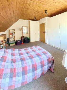 sehr geräumig und mit Einbauschränken - 