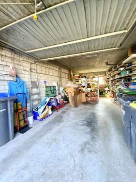 große Garage mit Gartenzugang - 