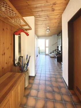 Garderbobe und Bad mit Dusche - 