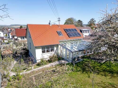 Hausansicht - 7 Zimmer Einfamilienhaus zum Kaufen in Erdmannhausen