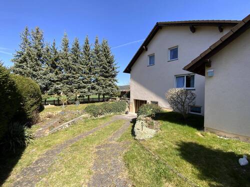 Zufahrt Garage - Einfamilienhaus mit 152,00 m&sup2; in Saalfeld zum Kaufen