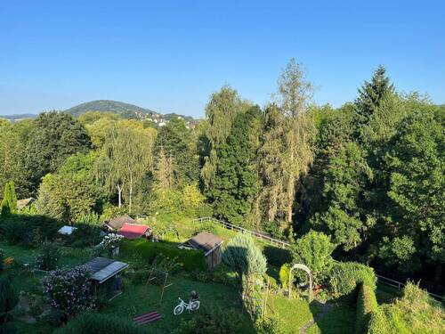 Ausblick - Helle 3-Raum-Wohnung mit verglasten Balkon in Kahla
