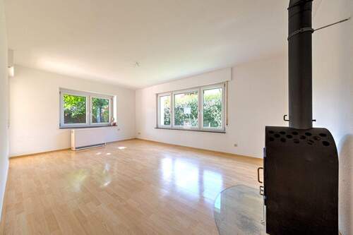 Wohnzimmer EG - Mehrfamilienhaus, Wohnhaus mit 193,00 m² in Sindelfingen zum Kaufen