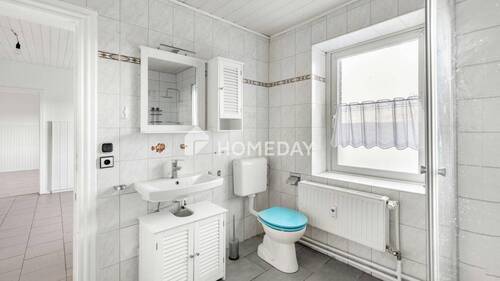 EG Badezimmer 1 2 - 