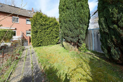 Garten mit direktem Zugang zur Garage - 