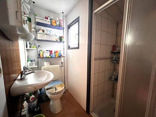 Bad mit Dusche - 
