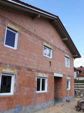 Massivbauweise - 6 Zimmer Doppelhaushälfte zum Kaufen in Wallersdorf