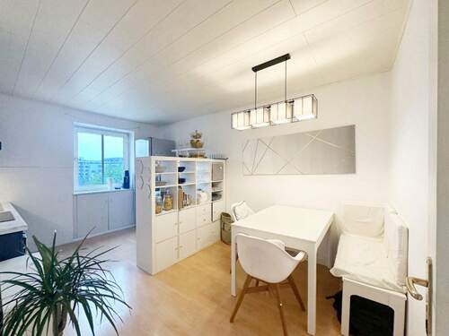 Wohnküche - Essbereich - Charmante 2,5-Zimmer-Wohnung mit tollem Grundriss und Balkon in Pasing