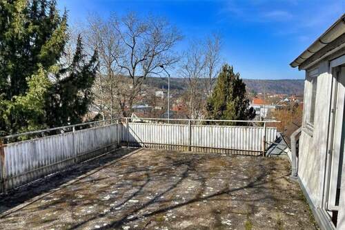 Dachterrasse mit Blick über die Stadt - 