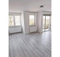 Einziehen & Losleben: Frisch renovierte 2-Zimmer-Wohnung mit Tiefgarage in KA-Oberreut - Karlsruhe