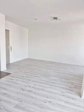 Wohnzimmer - 2 Zimmer Etagenwohnung zum Kaufen in Karlsruhe