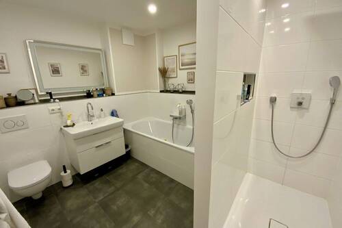 Vollbad im Obergeschoss - 