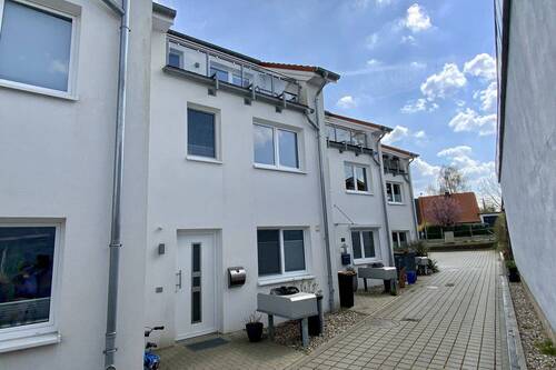 Eingangsansicht - Reihenmittelhaus mit 160,00 m&sup2; in Bad Schwartau zum Kaufen