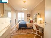Balkonzimmer Hof (KI unterstützt) - 