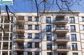 Blick auf die Balkone - 4 Zimmer Etagenwohnung zum Kaufen in Berlin