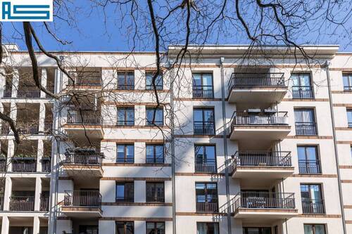 Blick auf die Balkone - 4 Zimmer Etagenwohnung zum Kaufen in Berlin