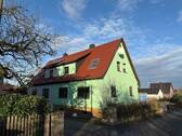 Süd-Ostansicht - Doppelhaushälfte mit Doppelgarage und großzügigen Garten