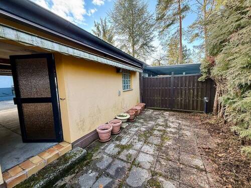Terrasse hinter der Garage - 