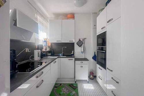 Einbauküche - Charmante 2-Zimmer-Eigentumswohnung mit großer Dachterrasse und Denkmalschutz in Mülheim